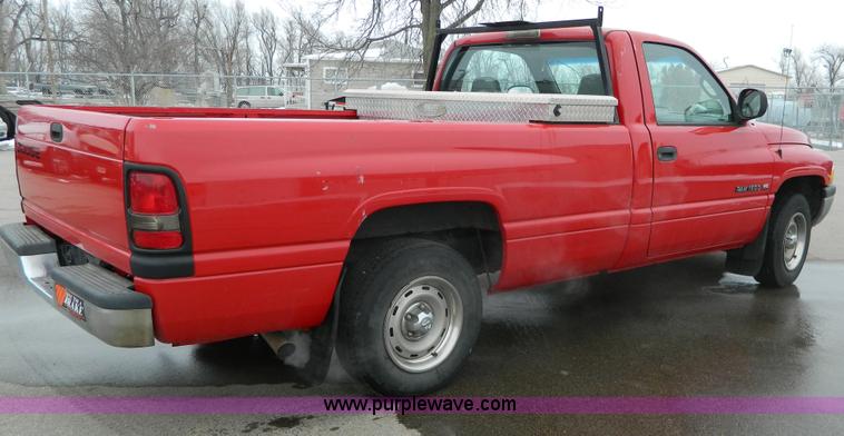 image for item G7713 2001 Dodge Ram 1500 pickup truck