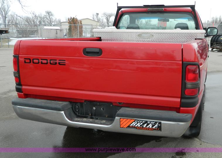 image for item G7713 2001 Dodge Ram 1500 pickup truck