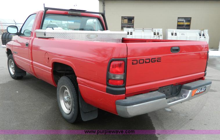 image for item G7713 2001 Dodge Ram 1500 pickup truck