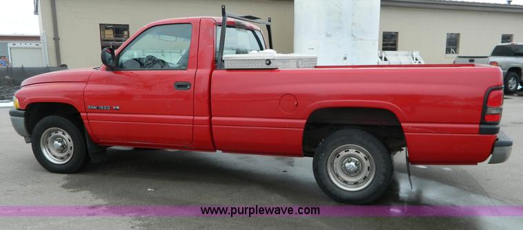 image for item G7713 2001 Dodge Ram 1500 pickup truck