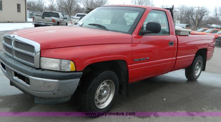 image for item G7713 2001 Dodge Ram 1500 pickup truck
