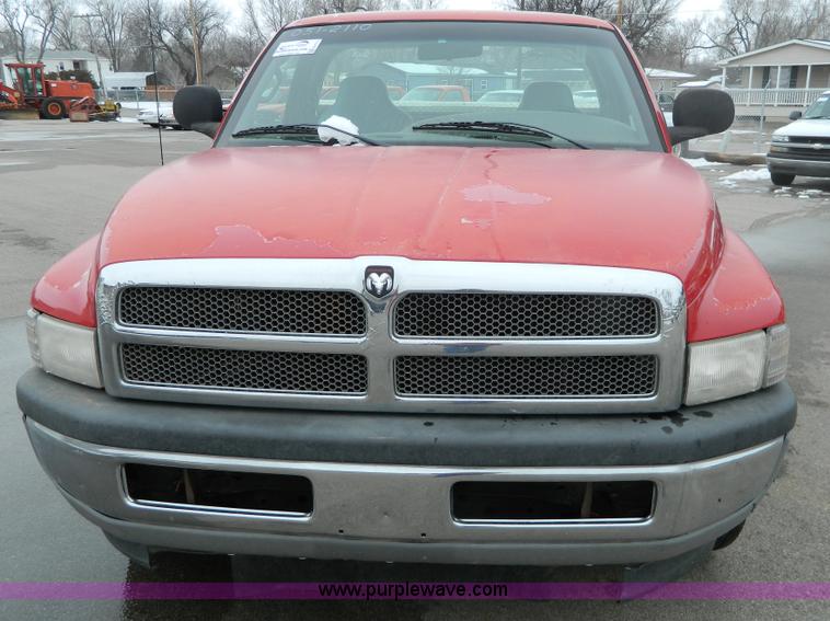 image for item G7713 2001 Dodge Ram 1500 pickup truck