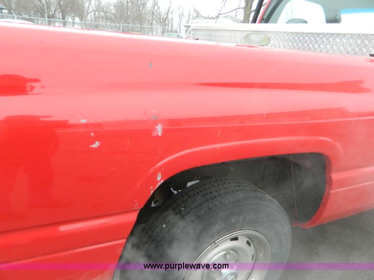 image for item G7713 2001 Dodge Ram 1500 pickup truck