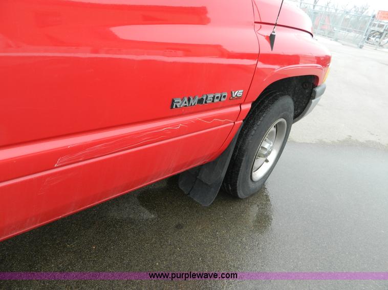 image for item G7713 2001 Dodge Ram 1500 pickup truck
