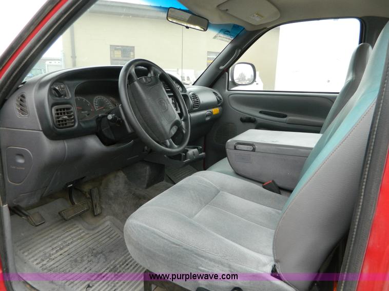 image for item G7713 2001 Dodge Ram 1500 pickup truck