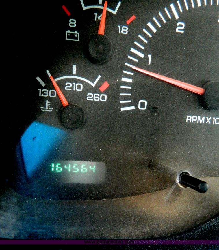 image for item G7713 2001 Dodge Ram 1500 pickup truck