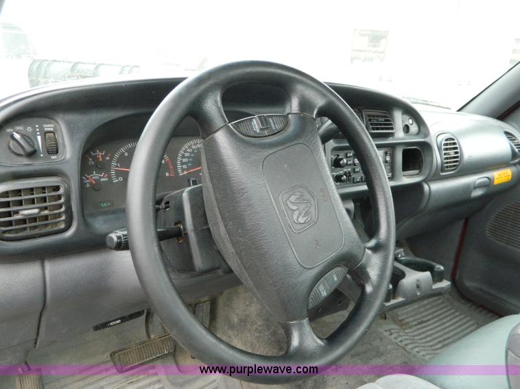 image for item G7713 2001 Dodge Ram 1500 pickup truck