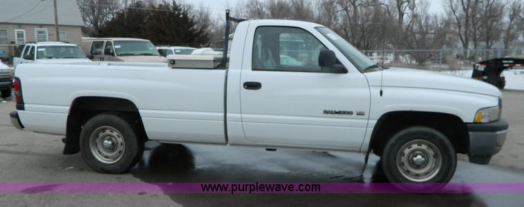 image for item G7714 2001 Dodge Ram 1500 pickup truck