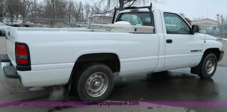 image for item G7714 2001 Dodge Ram 1500 pickup truck
