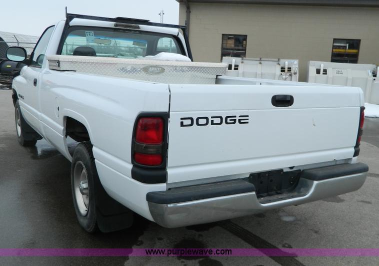 image for item G7714 2001 Dodge Ram 1500 pickup truck