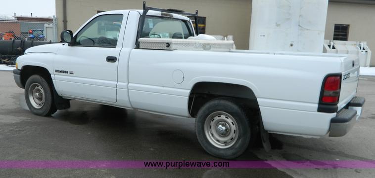 image for item G7714 2001 Dodge Ram 1500 pickup truck