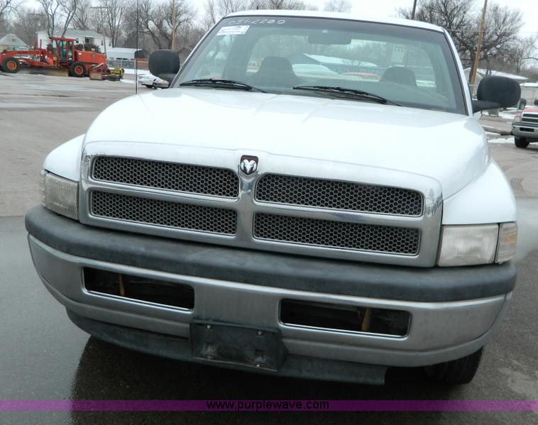 image for item G7714 2001 Dodge Ram 1500 pickup truck