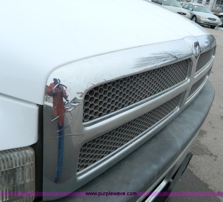 image for item G7714 2001 Dodge Ram 1500 pickup truck