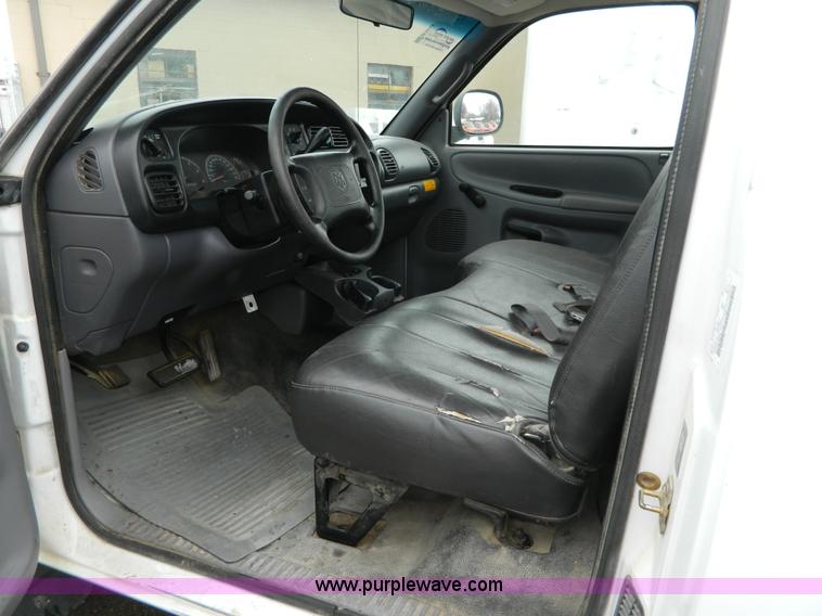 image for item G7714 2001 Dodge Ram 1500 pickup truck