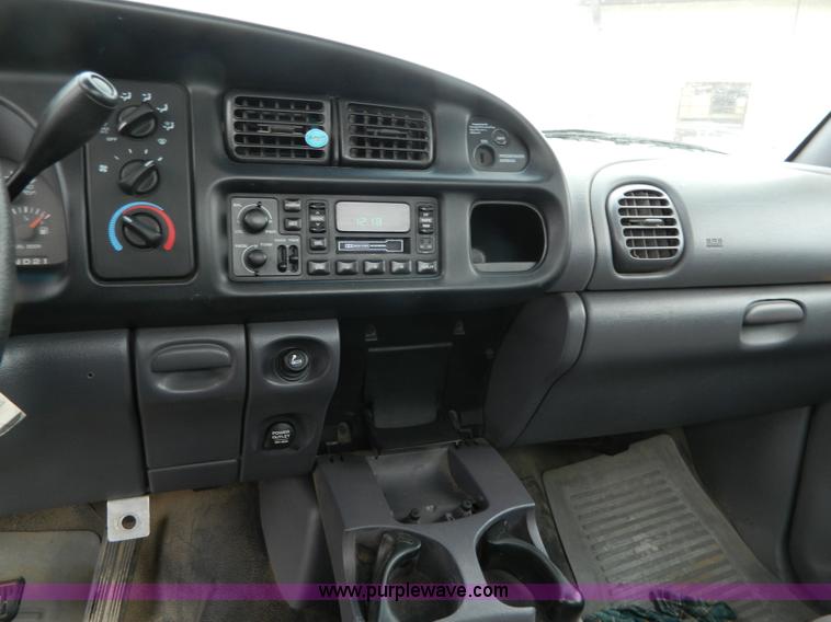 image for item G7714 2001 Dodge Ram 1500 pickup truck