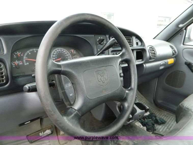 image for item G7714 2001 Dodge Ram 1500 pickup truck