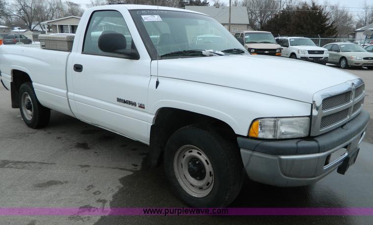 image for item G7715 2001 Dodge Ram 1500 pickup truck