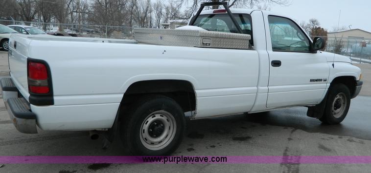image for item G7715 2001 Dodge Ram 1500 pickup truck