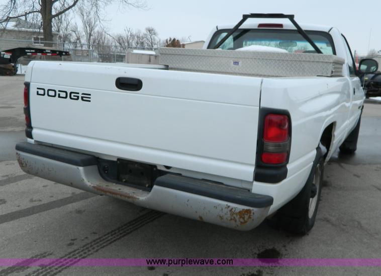 image for item G7715 2001 Dodge Ram 1500 pickup truck