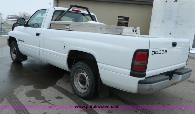 image for item G7715 2001 Dodge Ram 1500 pickup truck