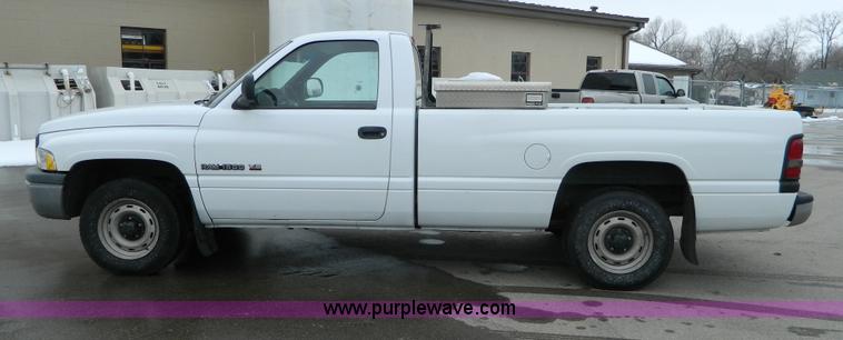 image for item G7715 2001 Dodge Ram 1500 pickup truck