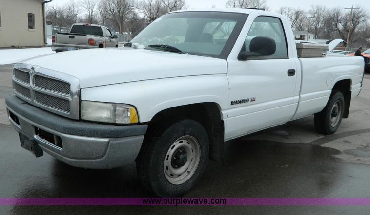 image for item G7715 2001 Dodge Ram 1500 pickup truck
