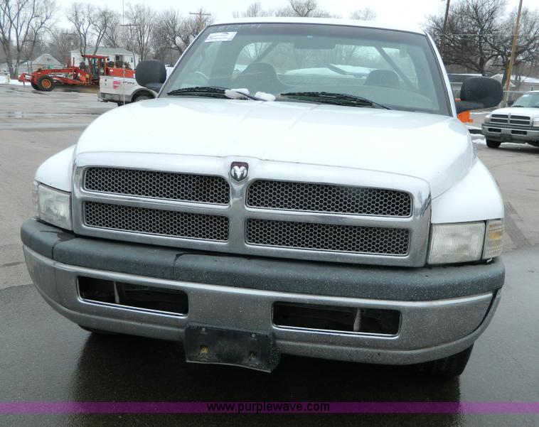 image for item G7715 2001 Dodge Ram 1500 pickup truck