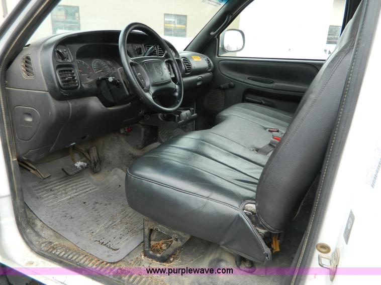 image for item G7715 2001 Dodge Ram 1500 pickup truck