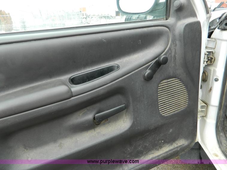 image for item G7715 2001 Dodge Ram 1500 pickup truck