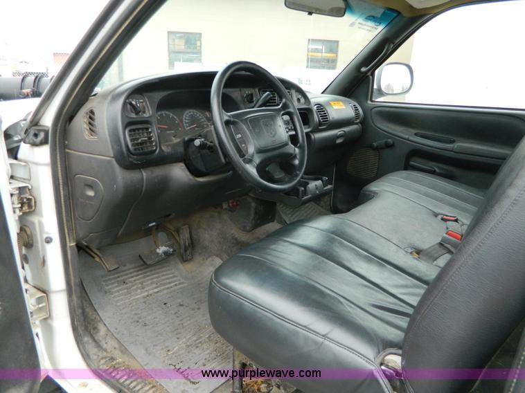image for item G7715 2001 Dodge Ram 1500 pickup truck