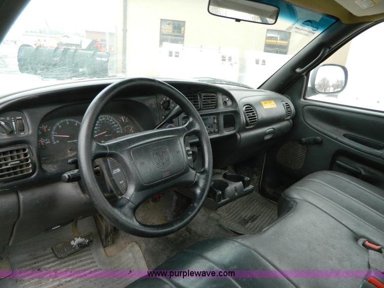 image for item G7715 2001 Dodge Ram 1500 pickup truck