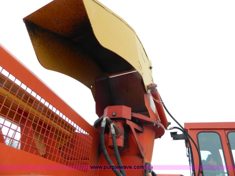 image for item G7716 2005 Teagle Tomahawk 8080 square bale shredder