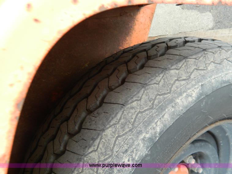 image for item G7717 1998 Brush Bandit 200XP wood chipper