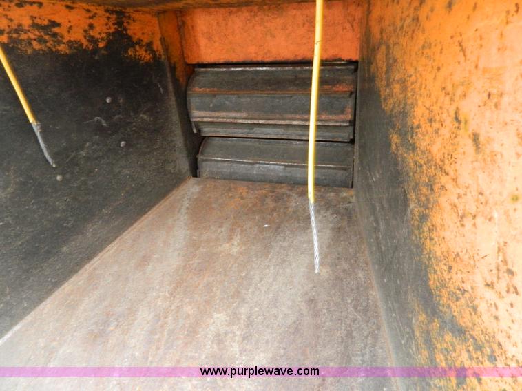 image for item G7717 1998 Brush Bandit 200XP wood chipper