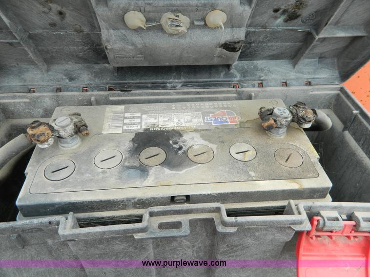 image for item G7717 1998 Brush Bandit 200XP wood chipper