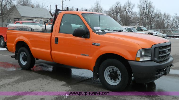 image for item G7718 2003 Ford F250 XL pickup truck