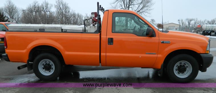 image for item G7718 2003 Ford F250 XL pickup truck