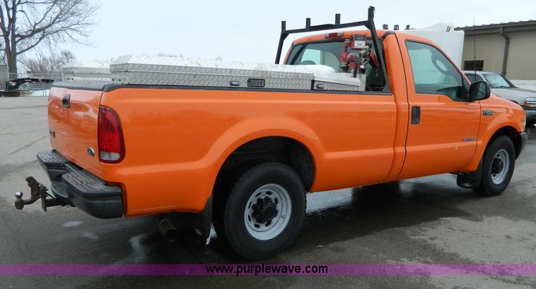 image for item G7718 2003 Ford F250 XL pickup truck