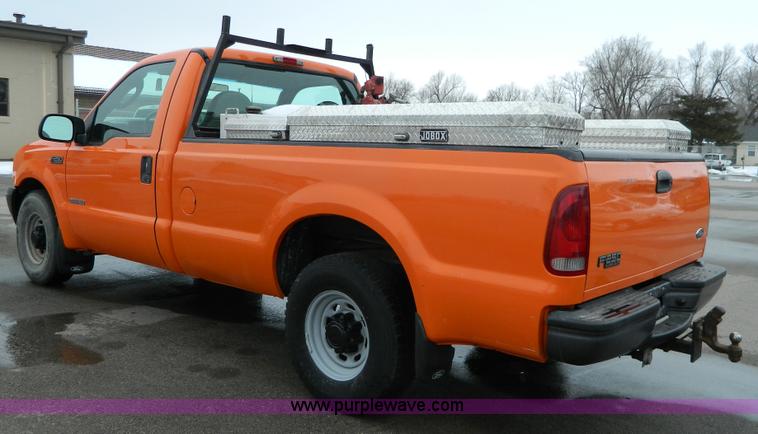 image for item G7718 2003 Ford F250 XL pickup truck