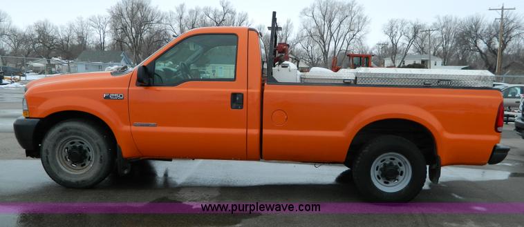 image for item G7718 2003 Ford F250 XL pickup truck