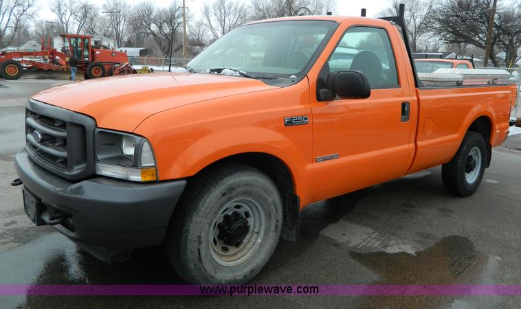image for item G7718 2003 Ford F250 XL pickup truck