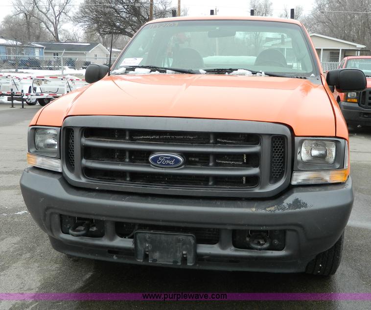 image for item G7718 2003 Ford F250 XL pickup truck