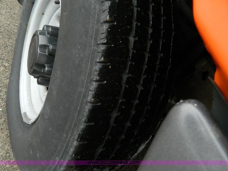 image for item G7718 2003 Ford F250 XL pickup truck