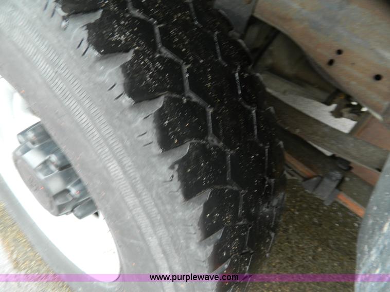 image for item G7718 2003 Ford F250 XL pickup truck