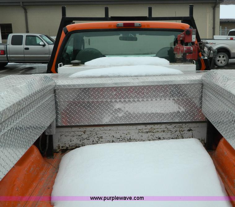 image for item G7718 2003 Ford F250 XL pickup truck