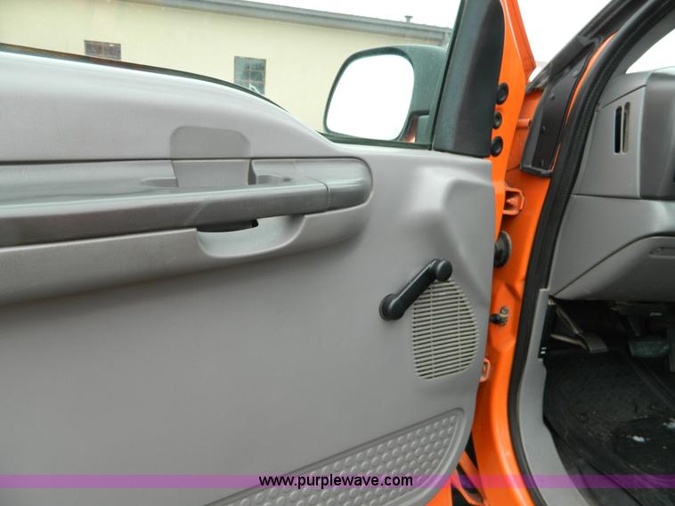 image for item G7718 2003 Ford F250 XL pickup truck