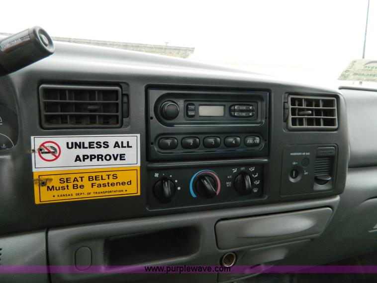 image for item G7718 2003 Ford F250 XL pickup truck