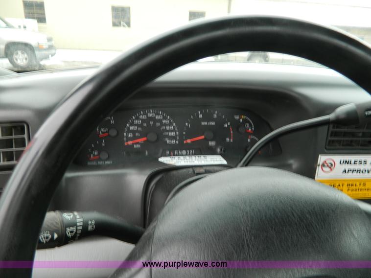 image for item G7718 2003 Ford F250 XL pickup truck