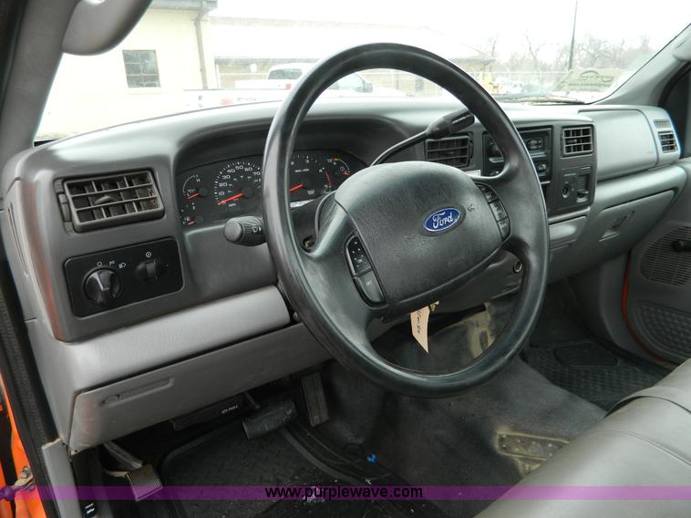 image for item G7718 2003 Ford F250 XL pickup truck