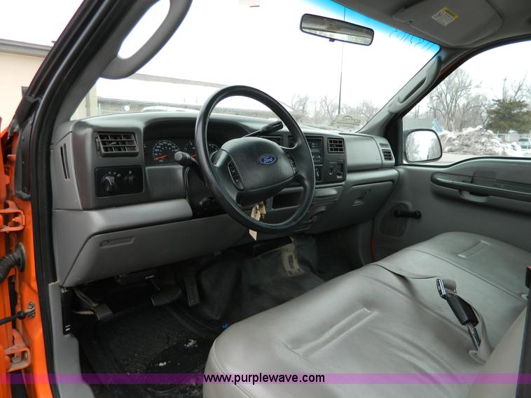 image for item G7718 2003 Ford F250 XL pickup truck